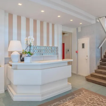 Hotel Sanremo 3*